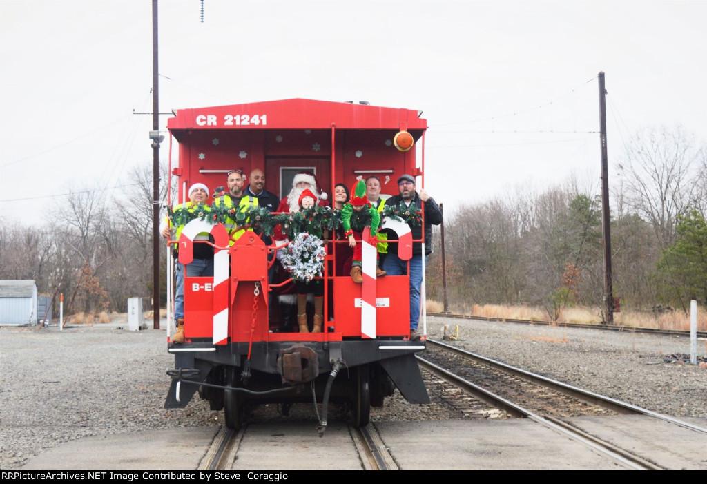 Sanat Mrs. Claus, elves Train Crew, Conrail Execs Pose for a picutre.